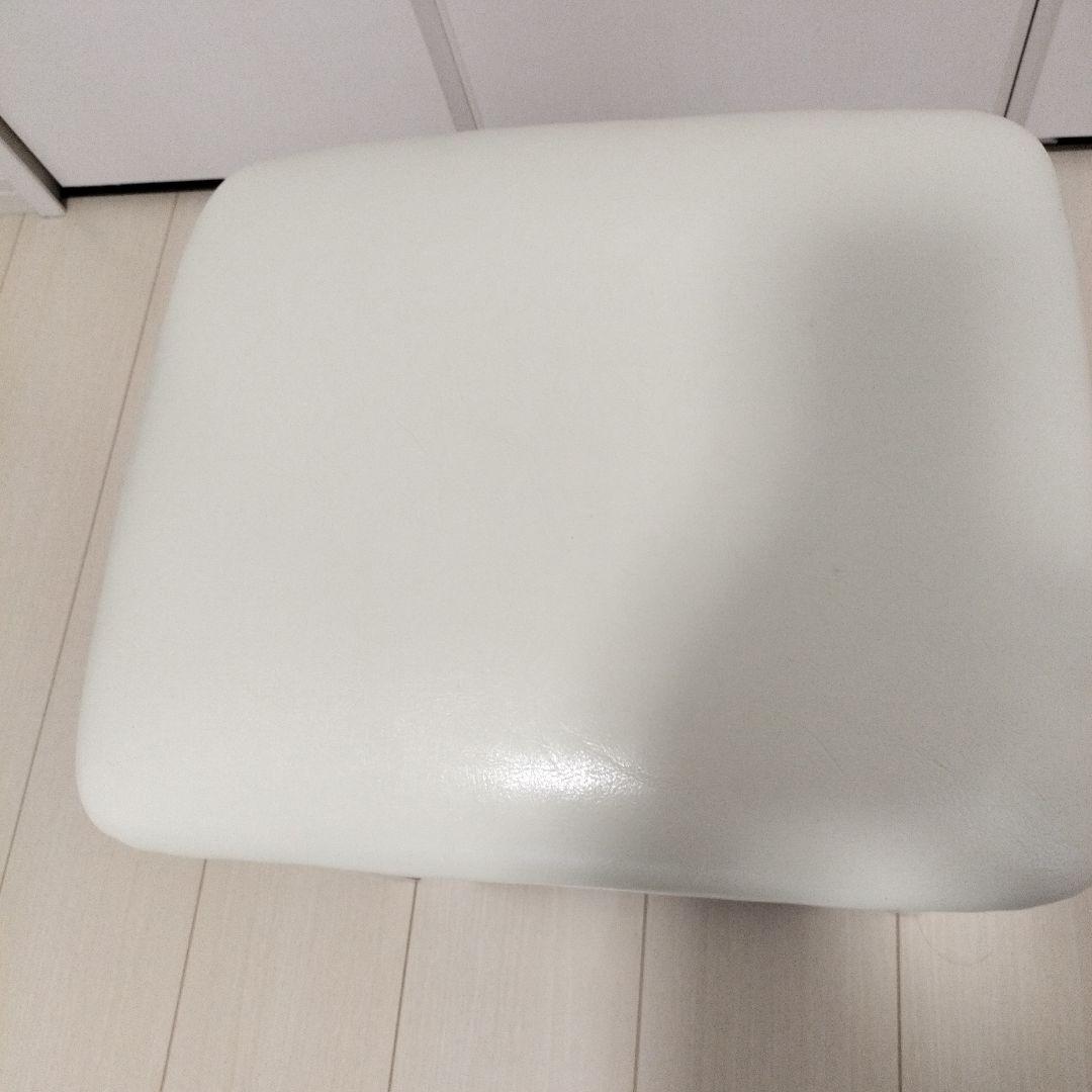 ドレッサーデスク　スツール付き