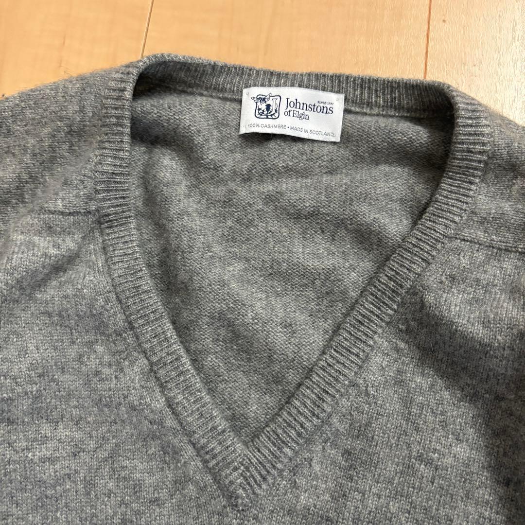 Johnstons of Elgin カシミヤ Vネックセーター