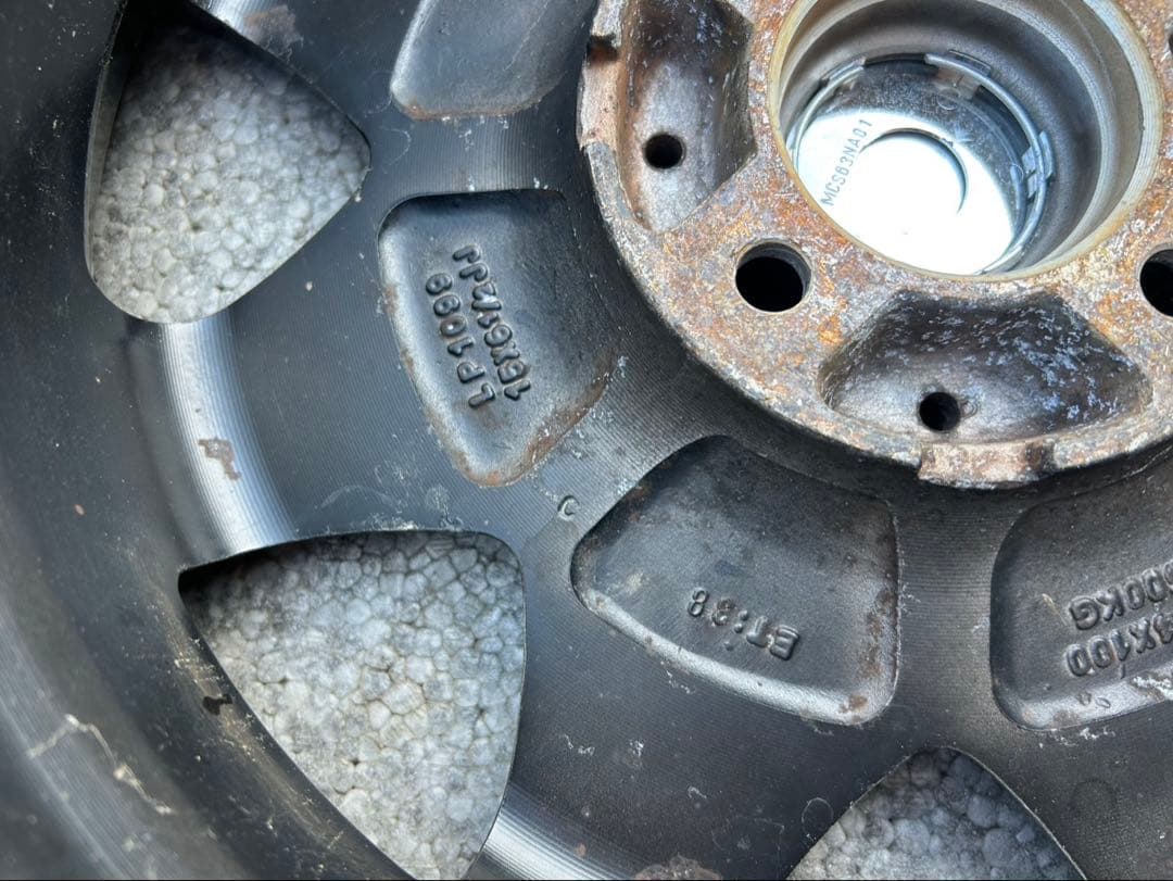 15インチ 6.5J LEGZAS