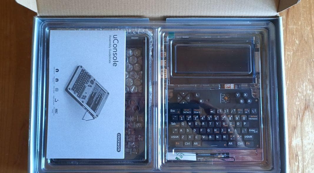 [新品]Clockwork uConsole CM4-D 4GB(LTE付)