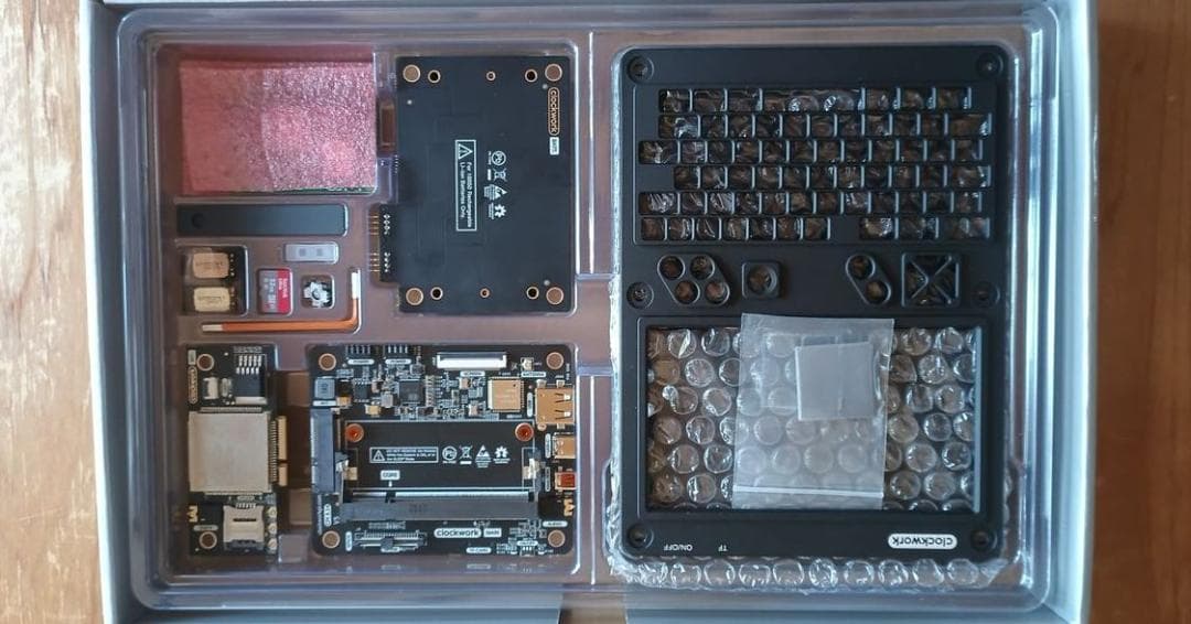 [新品]Clockwork uConsole CM4-D 4GB(LTE付)