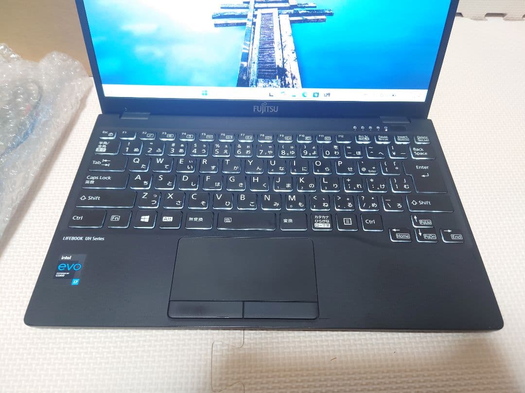 富士通Lifebook UH90/E3 i7-1165G7 800g台超軽量