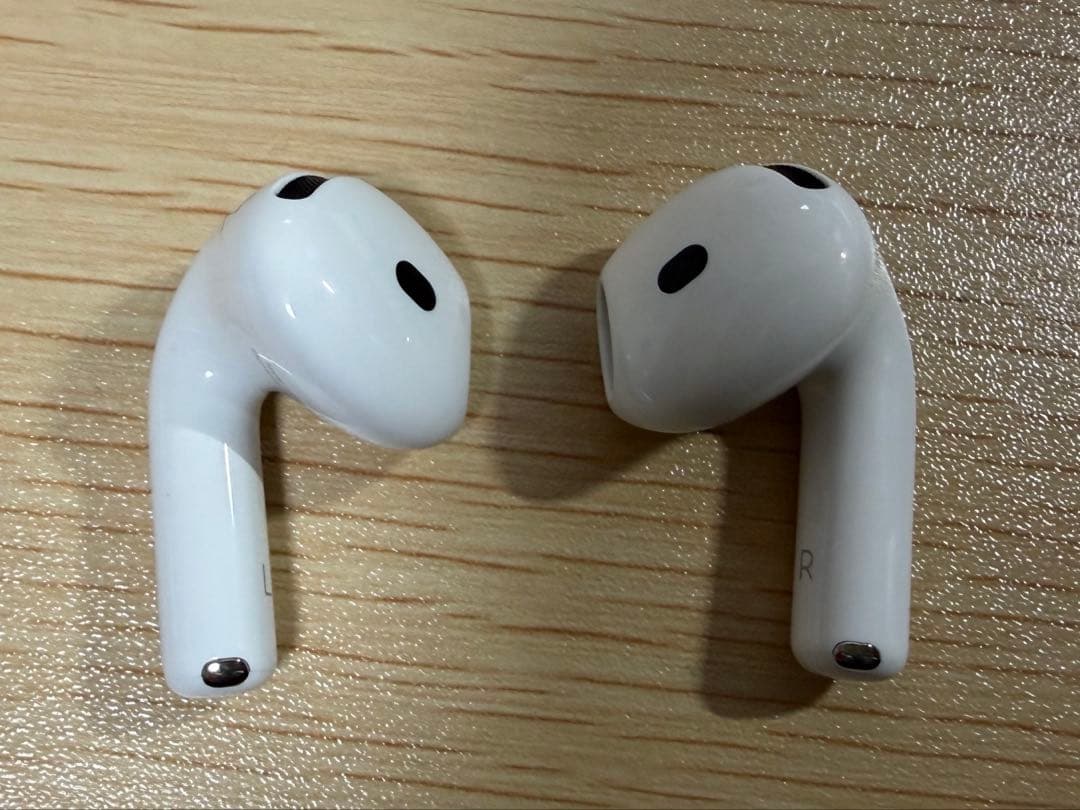 Apple AirPods 第4世代　箱• ケースカバー付き