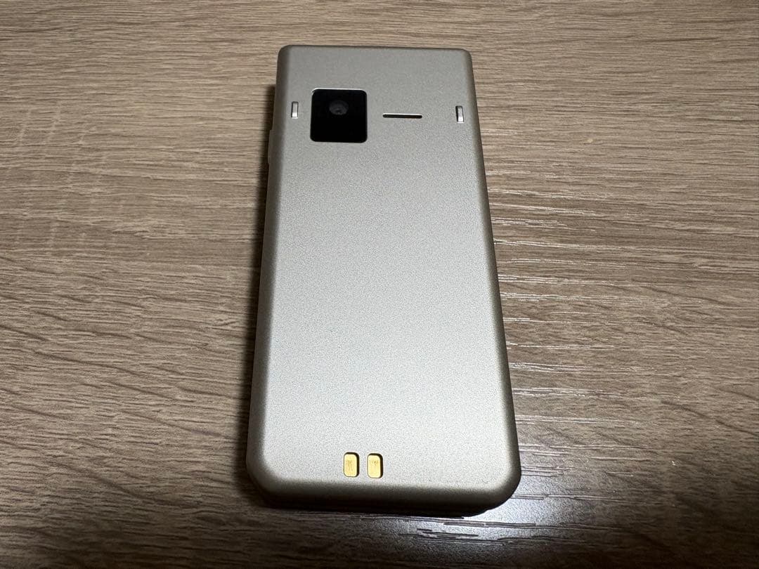 docomo F-41C シルバー折りたたみ式携帯電話