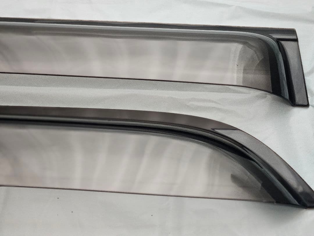 185ハイラックスサーフ　純正バイザー⇒ピーっす