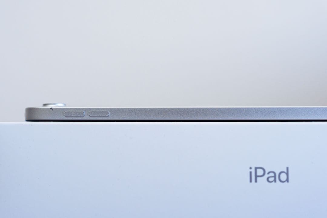 ほぼ新品 Apple iPad 11インチ Wi-Fi 128GB (A16)