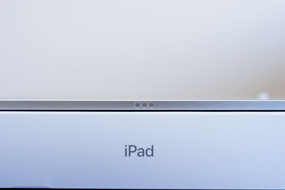ほぼ新品 Apple iPad 11インチ Wi-Fi 128GB (A16)