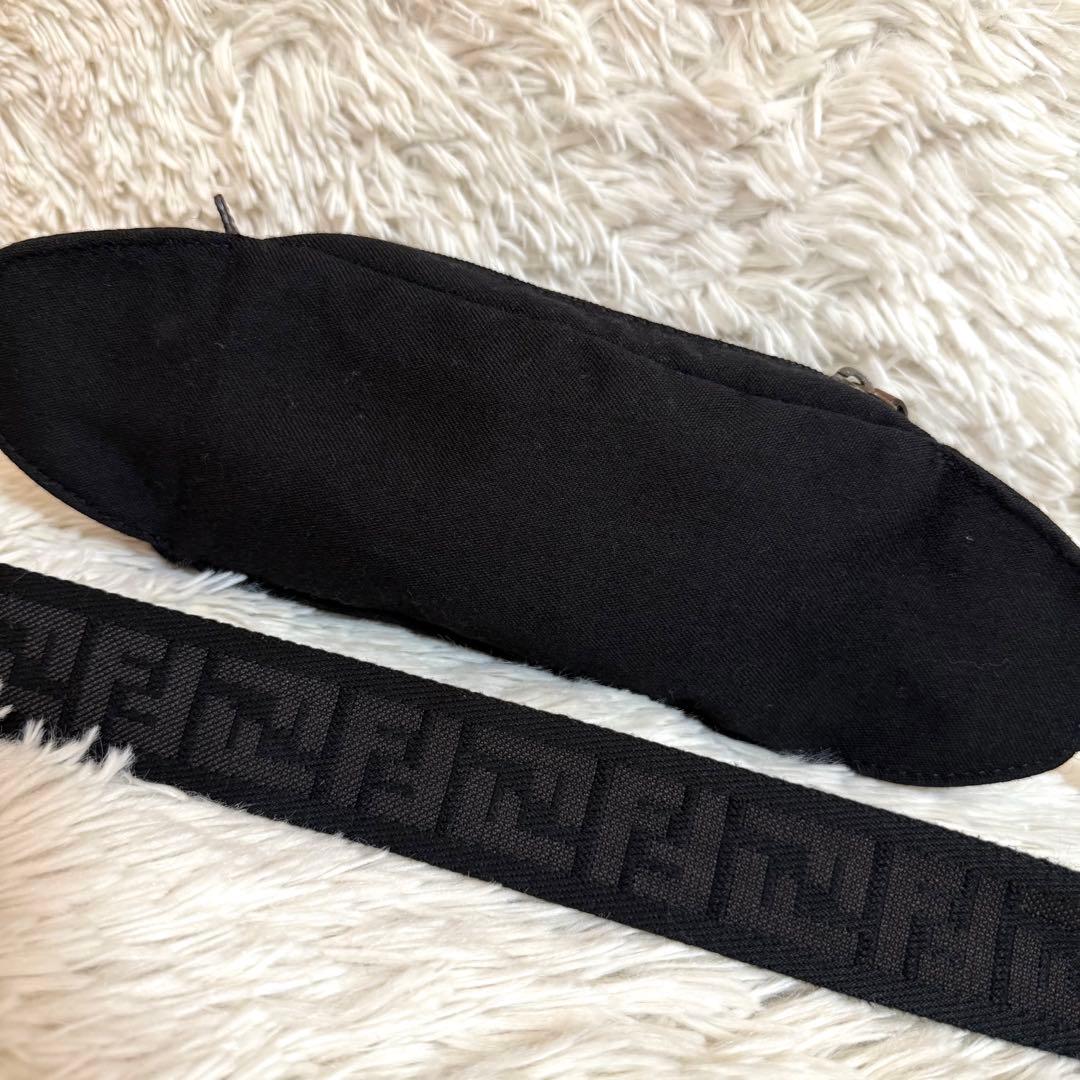 FENDI✨希少　ボディバッグ 黒　ウエストバッグ　ズッカ　マジックテープ　ミニ