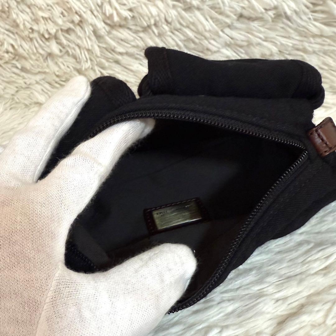 FENDI✨希少　ボディバッグ 黒　ウエストバッグ　ズッカ　マジックテープ　ミニ