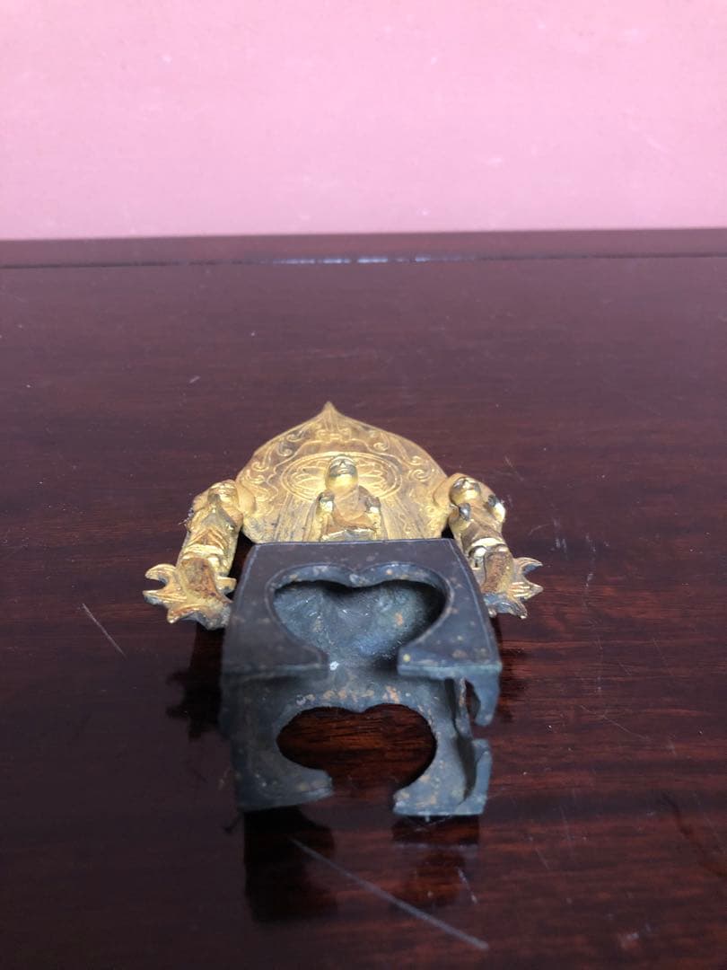 古格を備えた中国古代三尊形式金銅仏木箱入