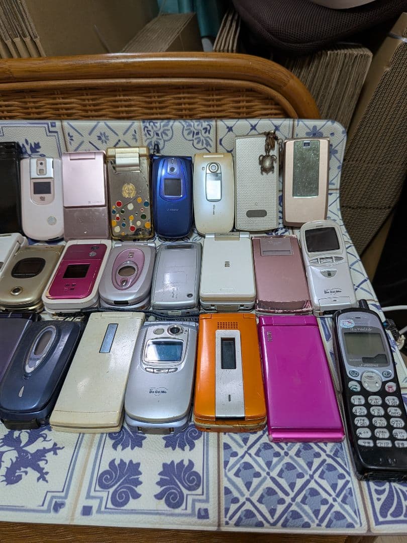 が*ら様 ガラケー 携帯電話 おまとめ 34台☆ 動作未確認 ジャンク