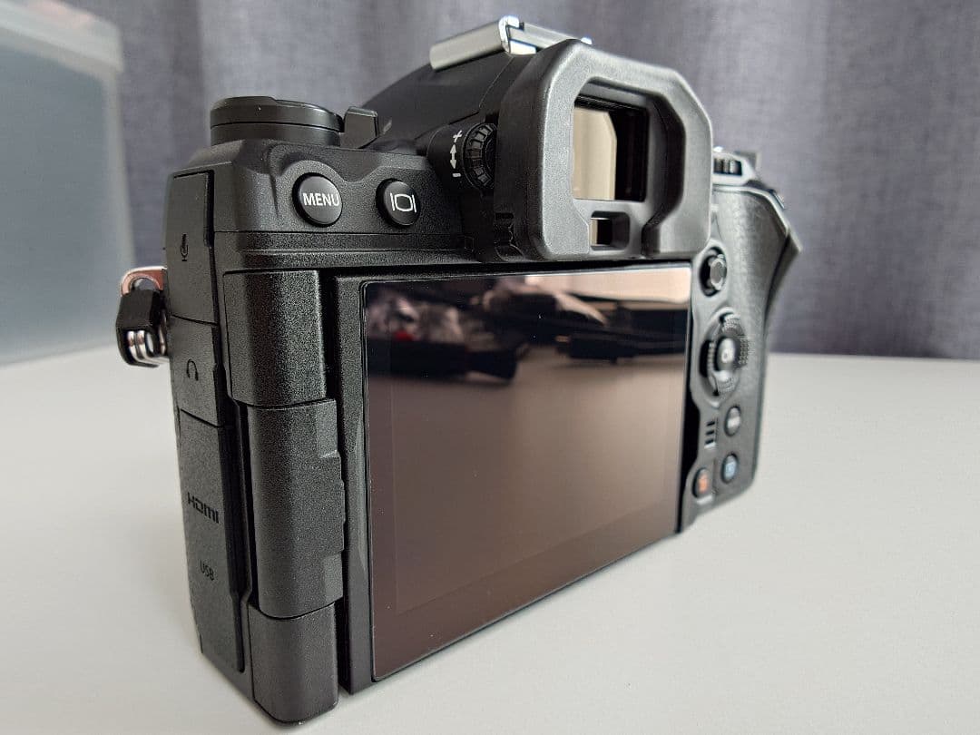 【美品・ショット数8798】OM SYSTEM OM-1 ボディ