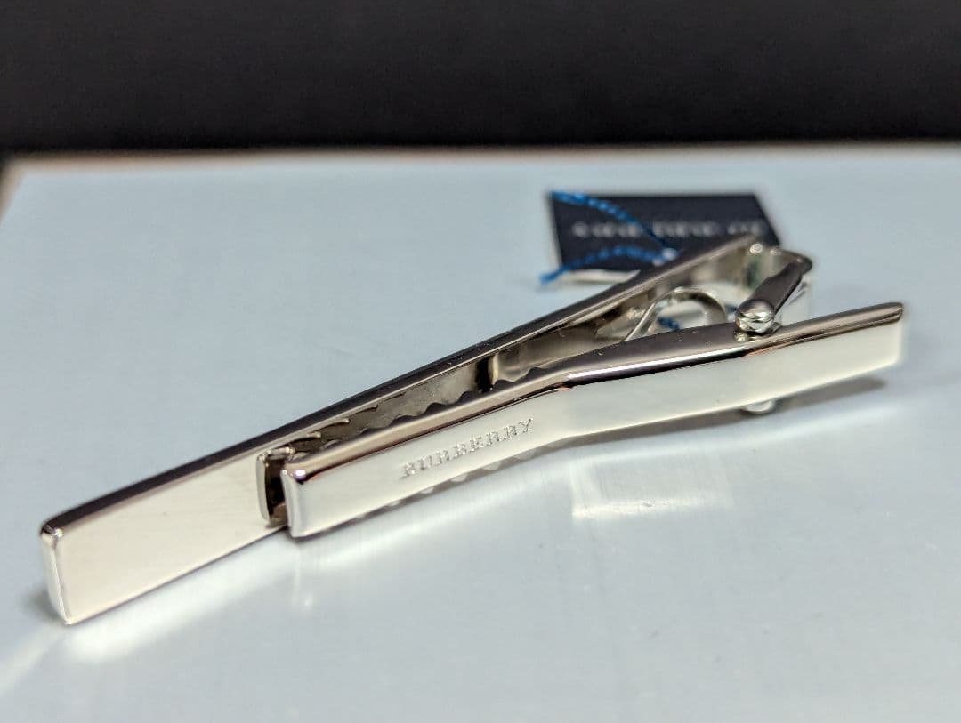 BURBERRY　ネクタイピン　未使用　シルバー　クリスマス