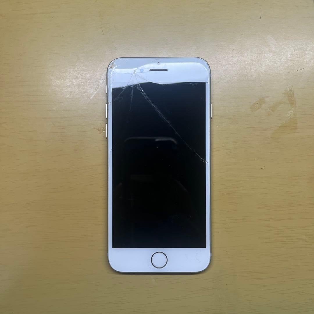 Apple iPhone 8 ホワイト 画面ひびあり