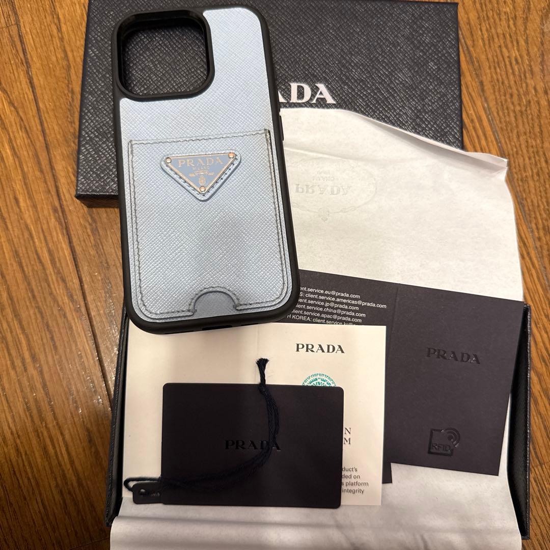 PRADA iPhone16pro ライトブルー　サフィアーノ