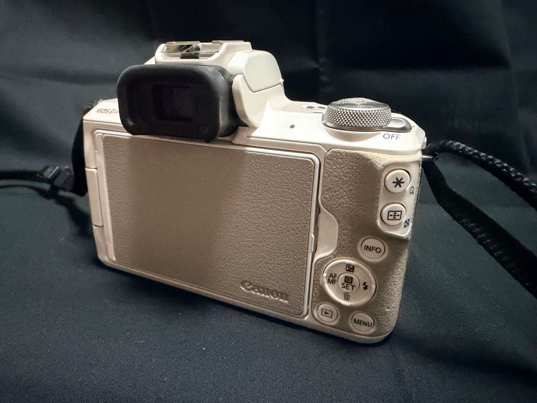 即日発送 Canon EOS KISS M ホワイト レンズ2本付き