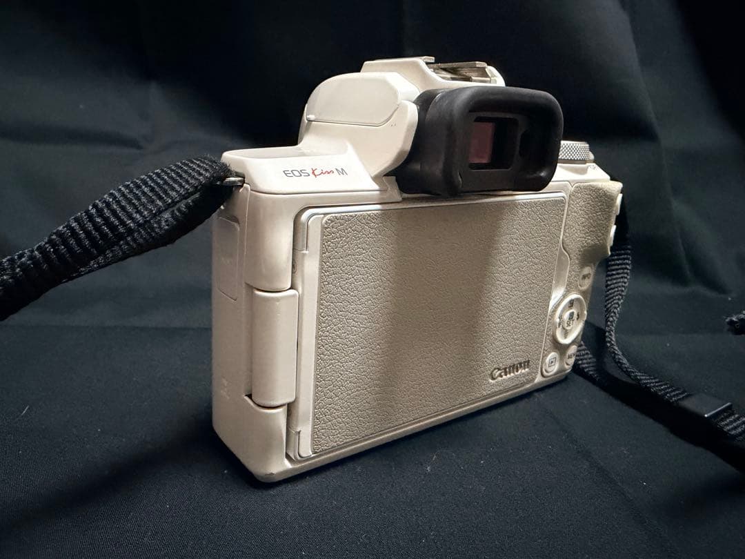 即日発送 Canon EOS KISS M ホワイト レンズ2本付き