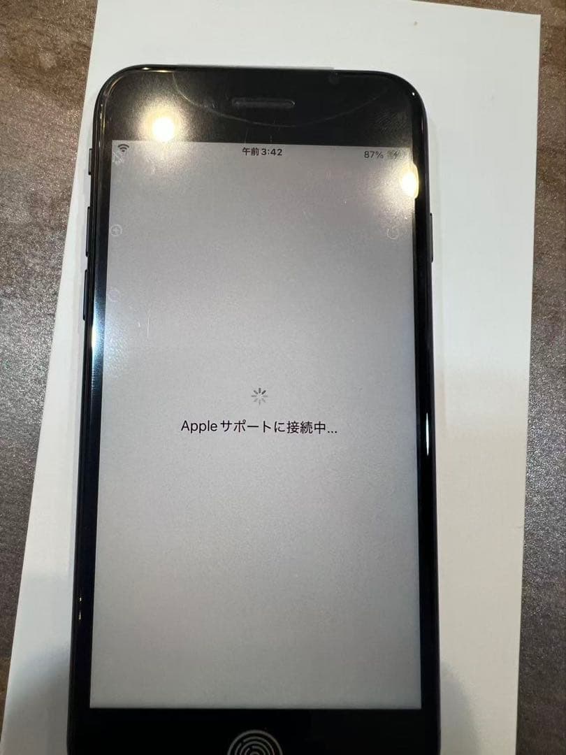 iPhoneSE第3世代、ミッドナイト、64GB、バッテリー:100%