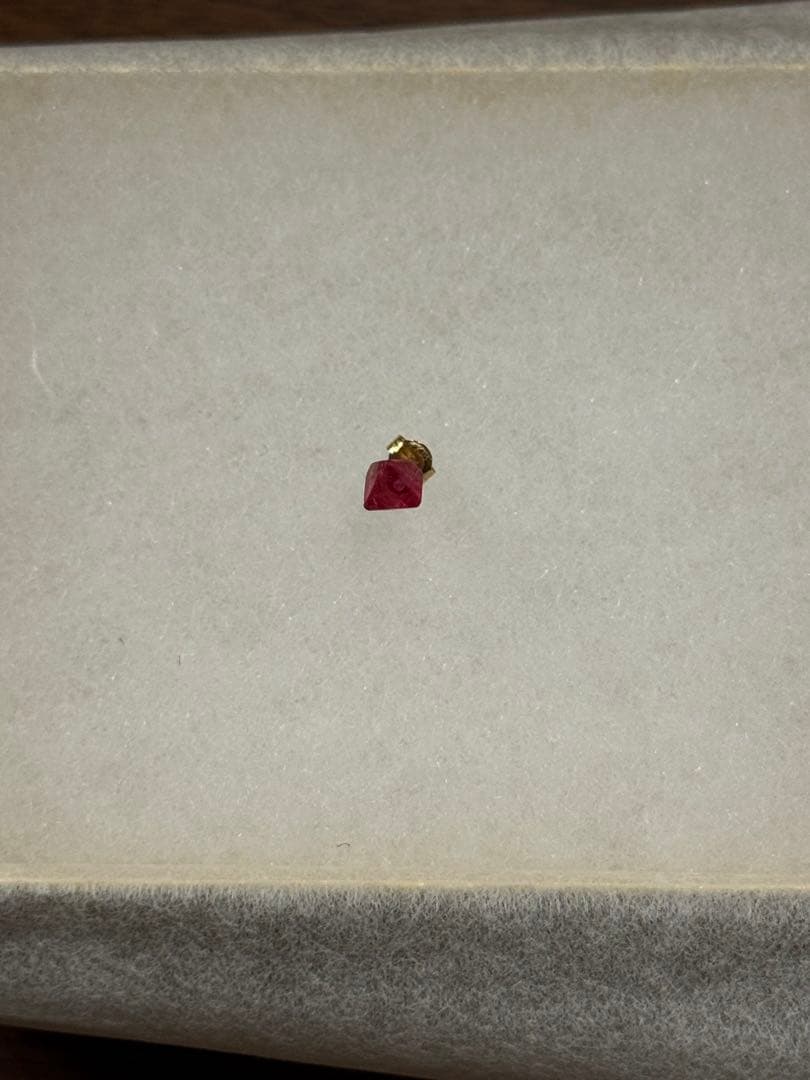 ボロロ スピネルクリスタル ロックピアス　保証書付き　K18 片耳用