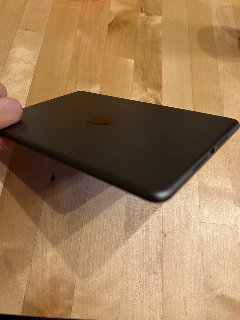 Apple iPad (第5世代) 64GB スペースグレー