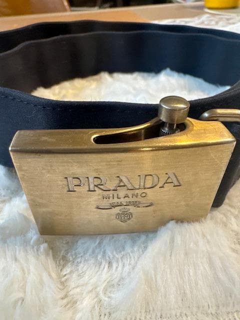 PRADAプラダガチャベルトシルバー ロゴ バックル