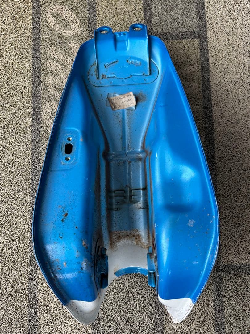 スズキ グラストラッカー　タンク ホワイト/ブルー