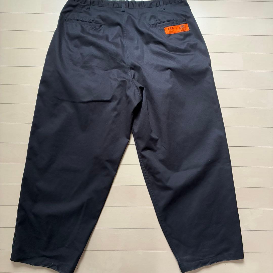 ヒ*ス様 FAT エフエーティー REDKAP/BIGKAP ワイドチノパンツ