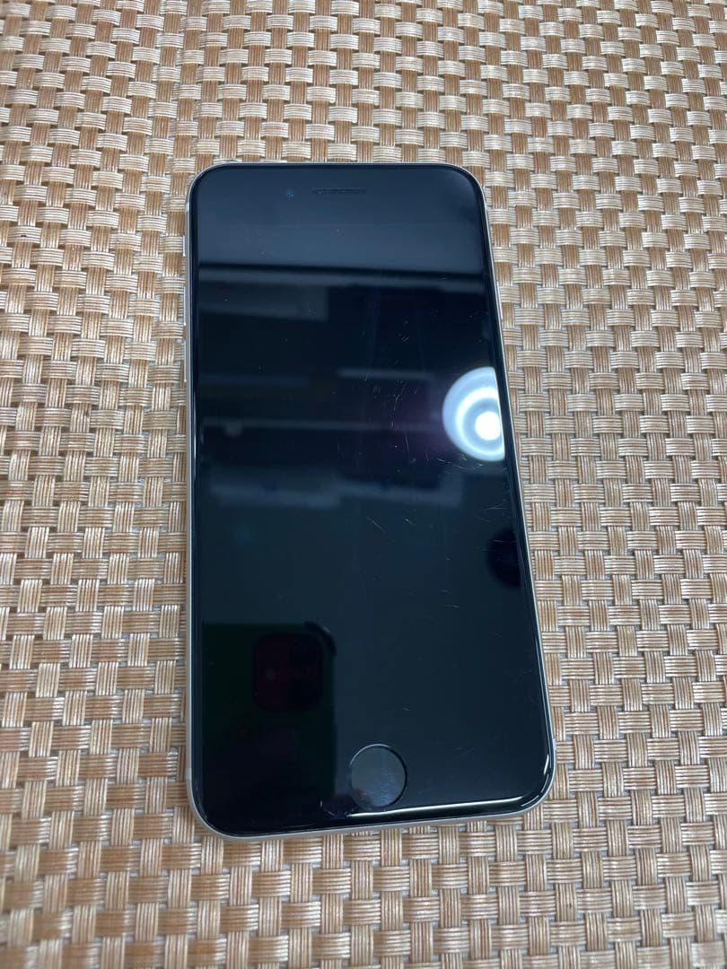 iPhone SE 第3世代 64 GB スターライトSIMフリー【9380】