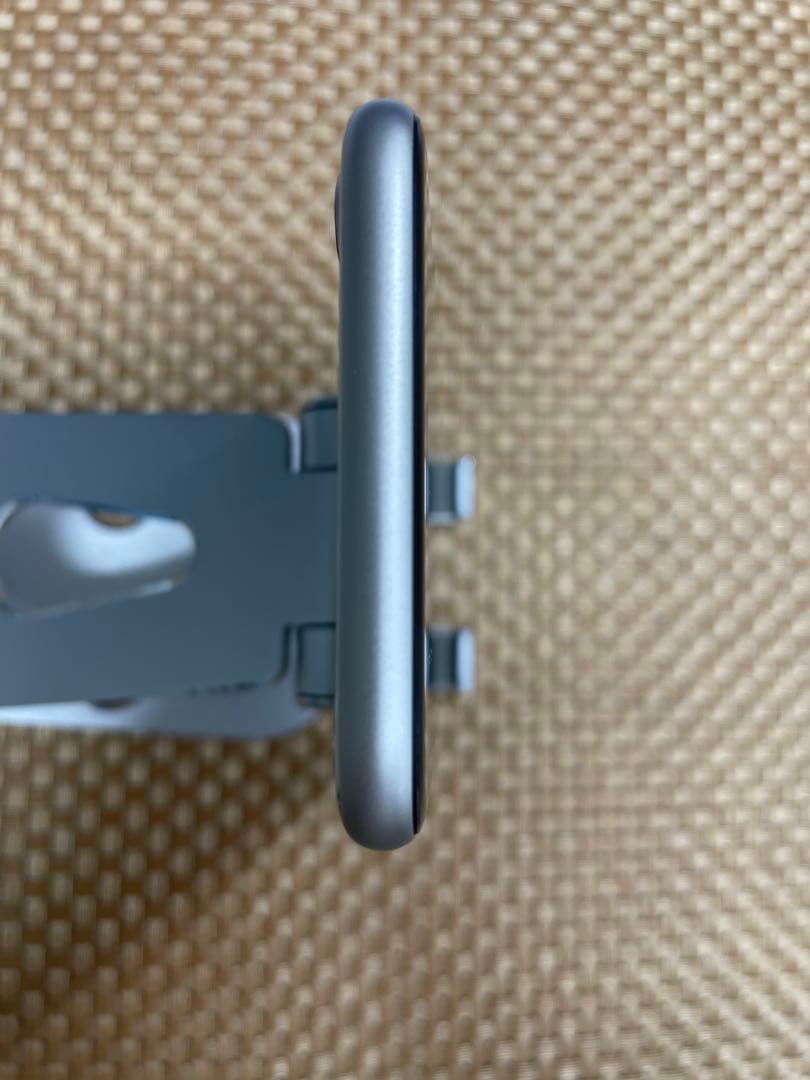 iPhone SE 第3世代 64 GB スターライトSIMフリー【9380】