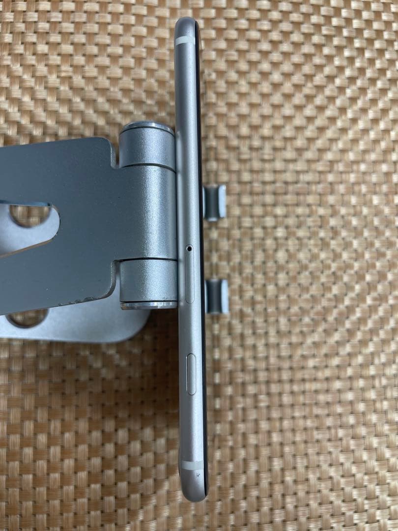 iPhone SE 第3世代 64 GB スターライトSIMフリー【9380】