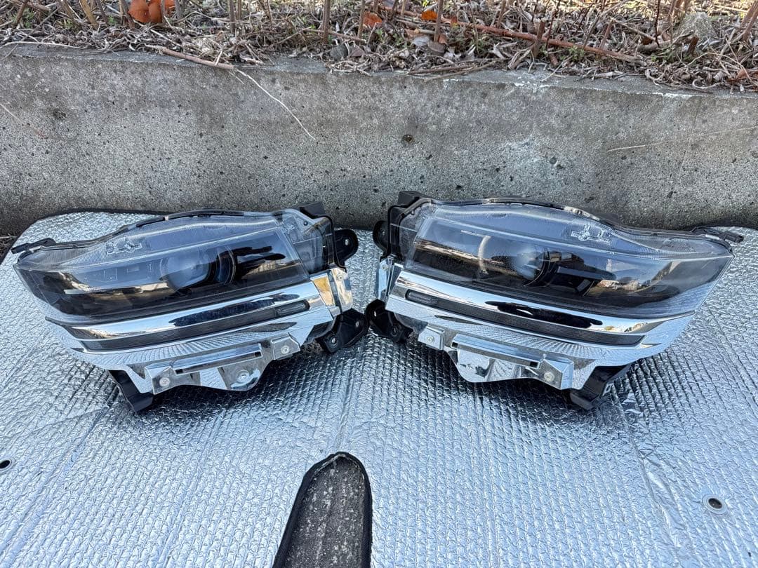 スペーシア MK54S/MK94S 純正 LED 右 左ヘッドライト KOITO