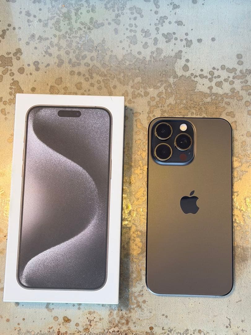 iPhone 15 Pro Max ブラックチタニウム 256GB SIMフリー