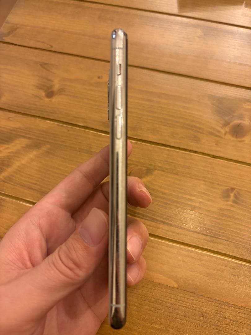 Apple iPhone 11 pro シルバー 本体　バッテリー容量100%