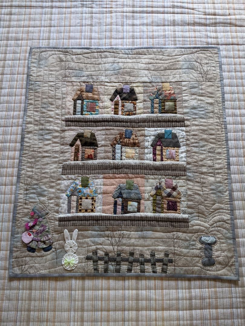 ハウスの冬景色　パッチワークキルト　タペストリー