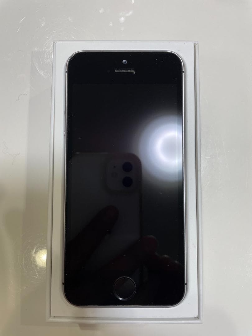 Apple iPhone SE 128GB 第一世代