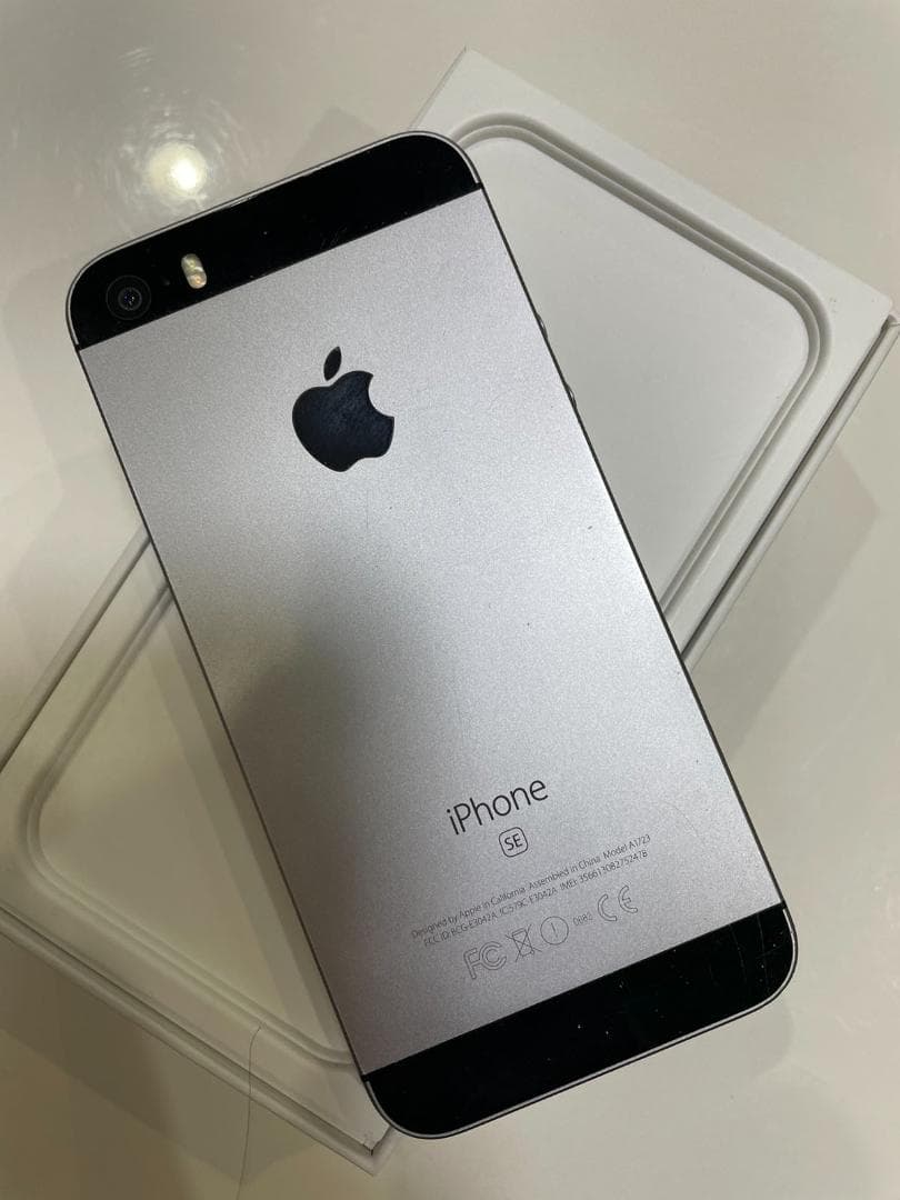 Apple iPhone SE 128GB 第一世代
