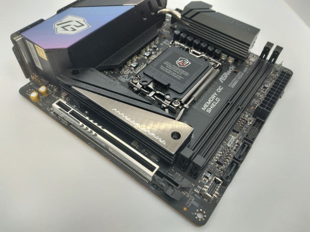 ASRock Z890I Nova WiFi マザーボード