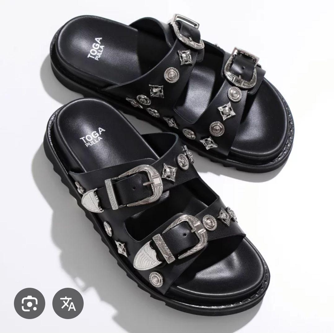 じ*様 【付属付確実正規】TOGA ブラック サンダル メタル装飾