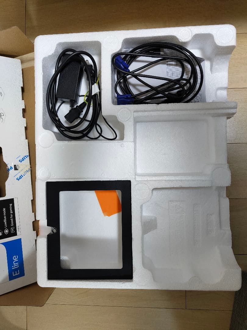 Philips ディスプレイモニター本体 24インチ　24E1D/11