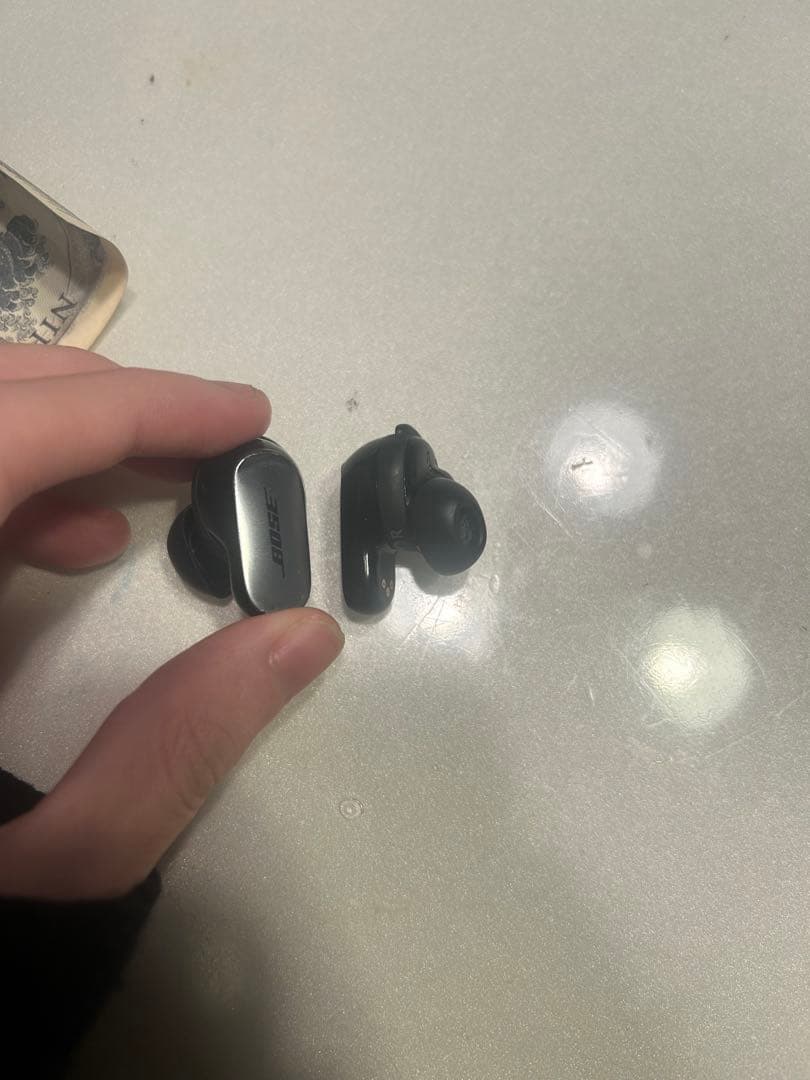 Bose クワイエットコンフォートイヤーバッツ 正常な本体とジャンクケース