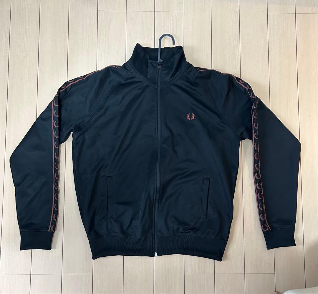 未使用　フレッドペリー　トラックジャケット　黒　ブラウン　Lサイズ