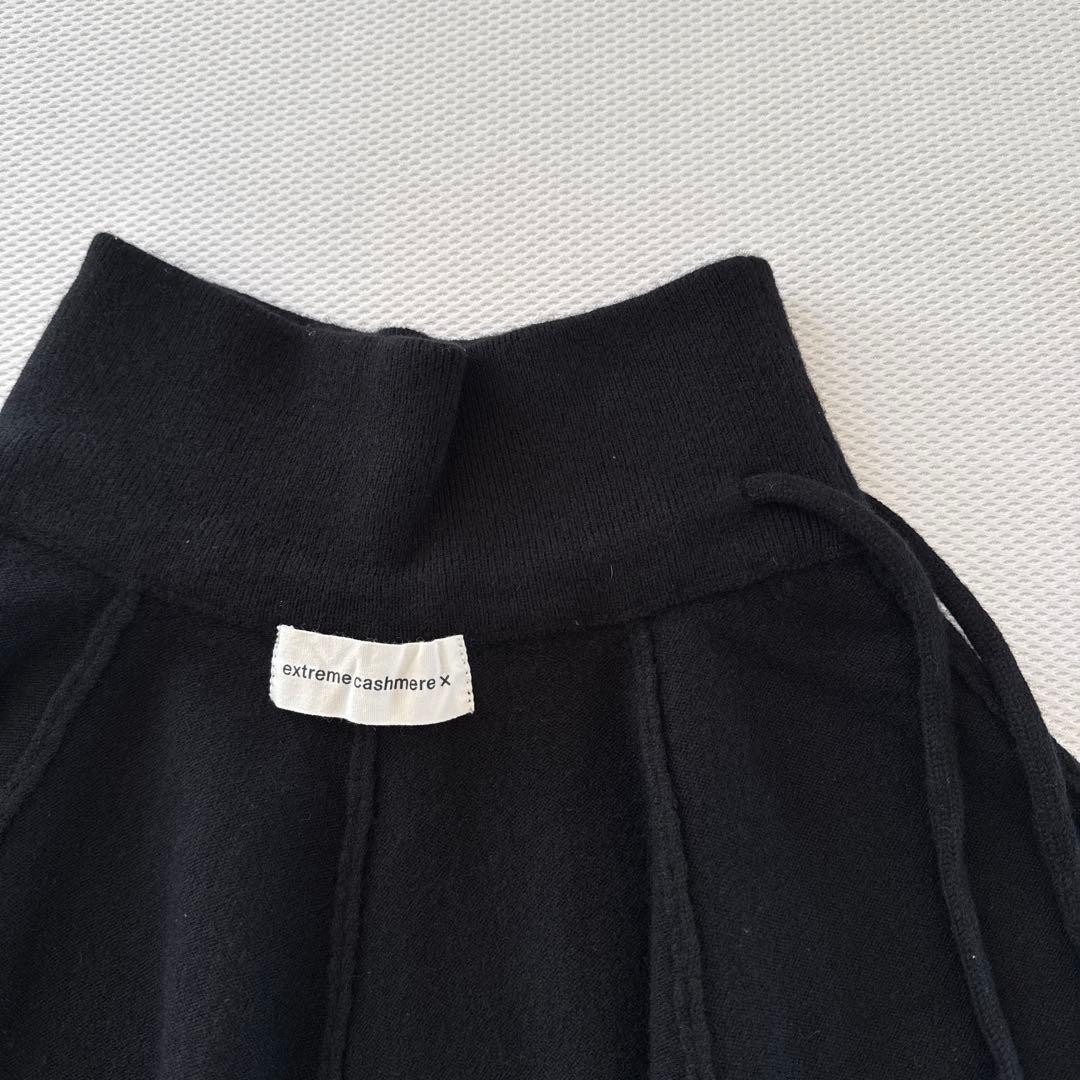 EXTREME CASHMERE 379 girl ミニスカート　黒