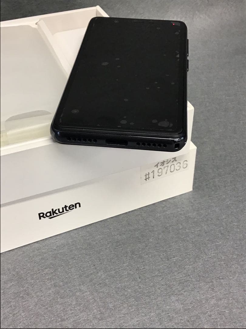 美品 国内版 SIMフリー　Rakuten mini 32GB C330