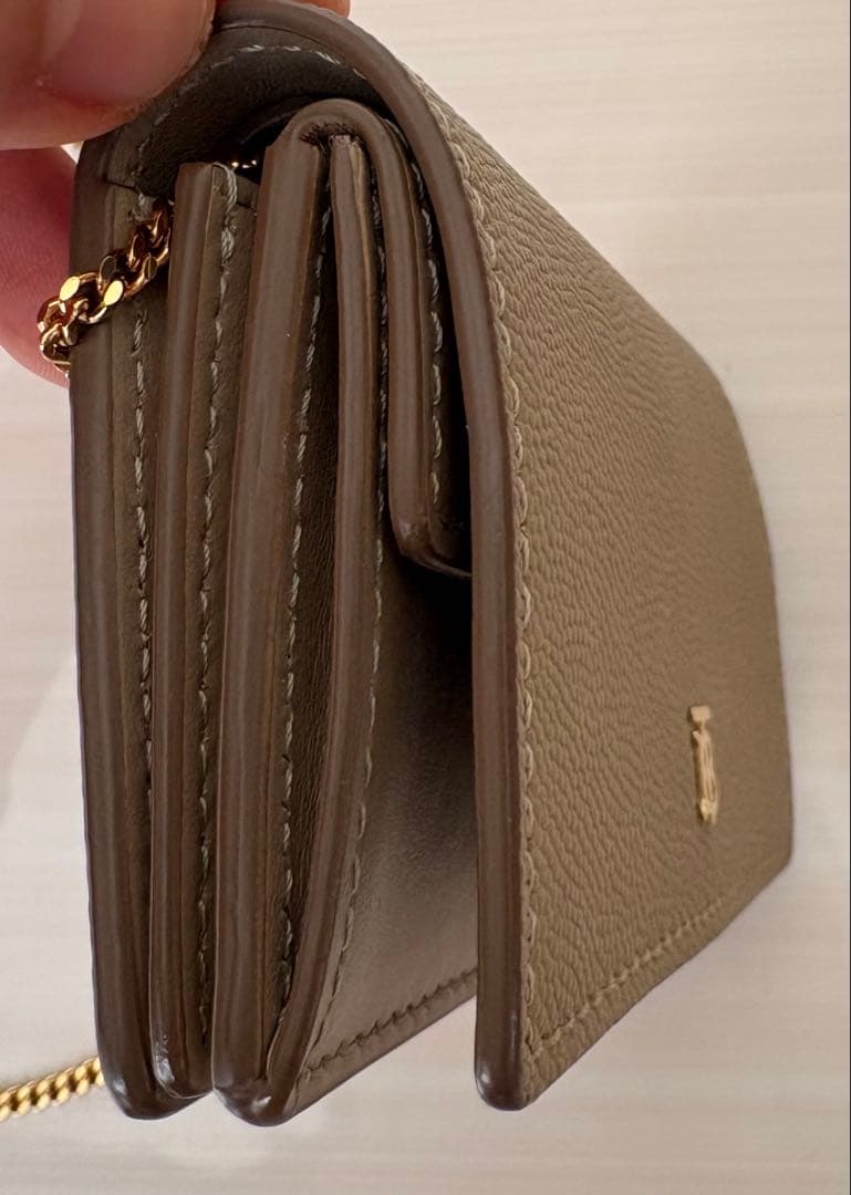 Burberry TB チェーンウォレット（レザー）