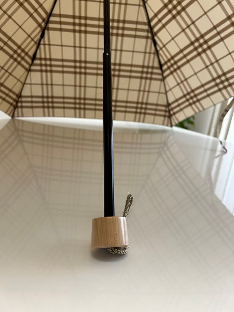 BURBERRY 美品折りたたみ傘 ベージュチェック柄透かしマーク カーボン骨