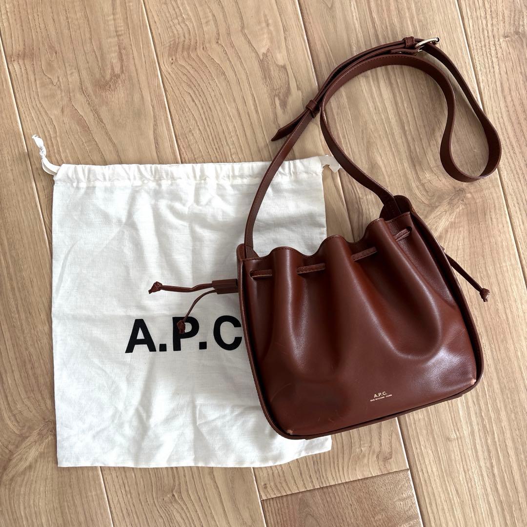 apc A.P.C. アーペーセー Courtney 巾着 ショルダーバッグ