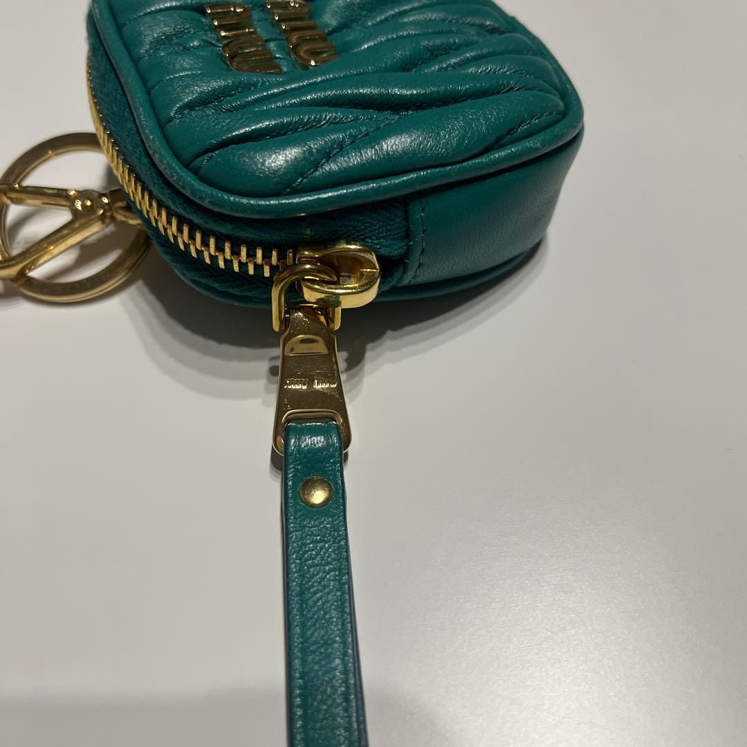 miumiu AirPodsケース