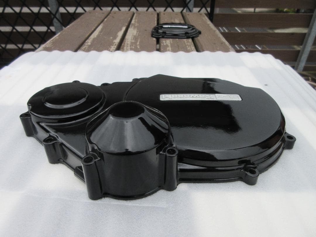 送料込み！カワサキ GPZ900R クラッチ・ポイントカバー 塗装済み中古良品