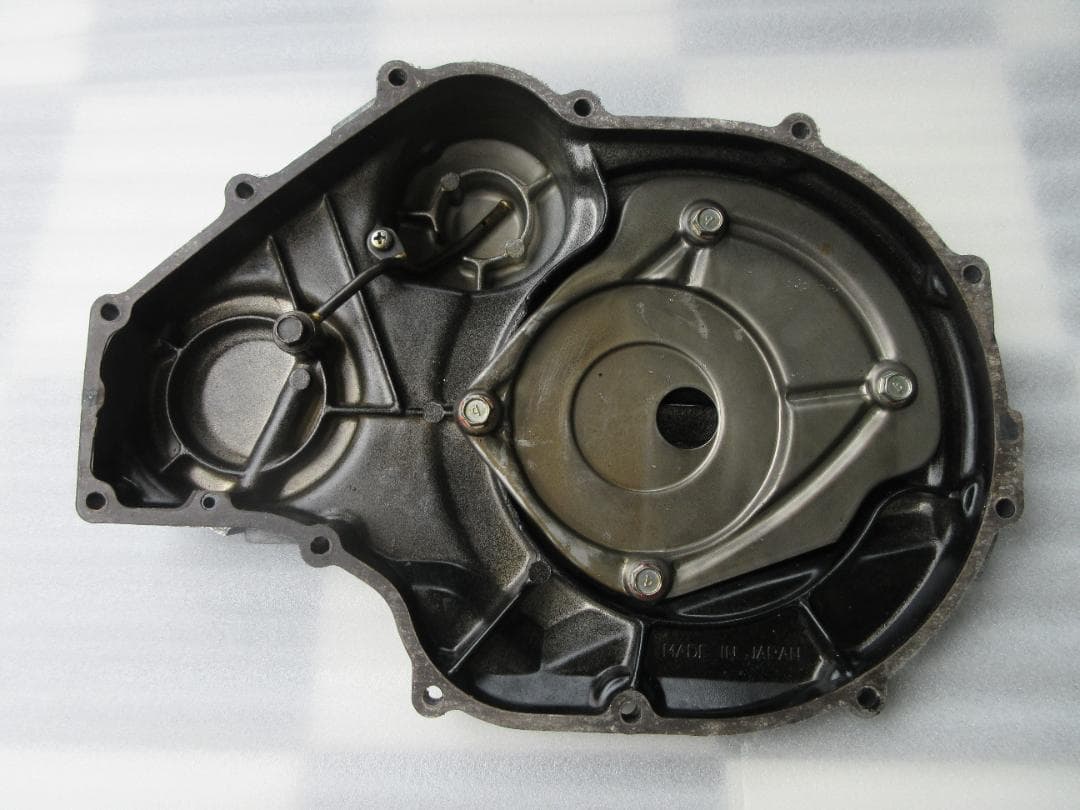 送料込み！カワサキ GPZ900R クラッチ・ポイントカバー 塗装済み中古良品