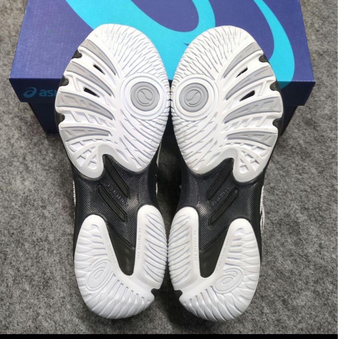 底値！新品タグ付きアシックス　バレーボールシューズ24.5cm